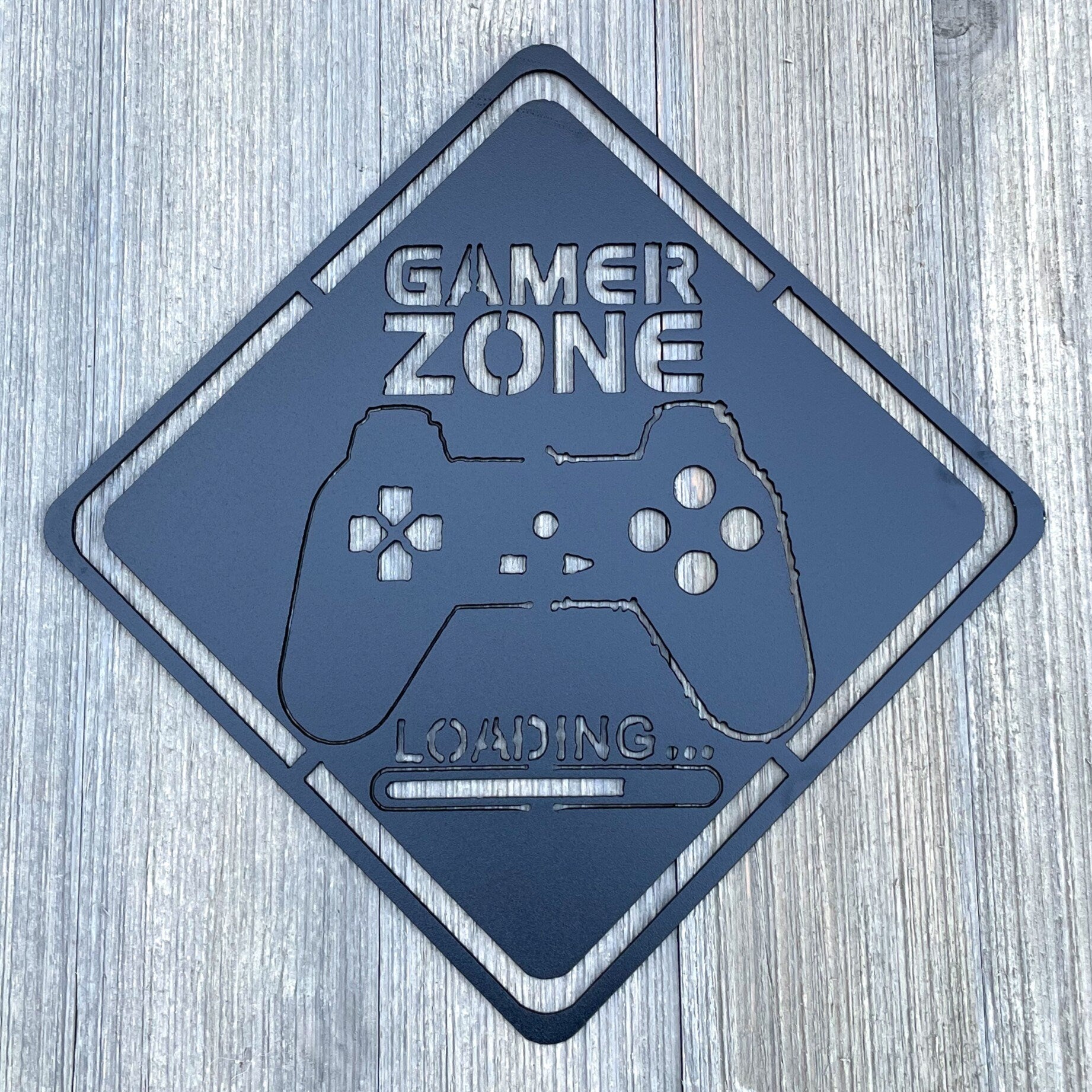 Gamer Zone: Metal Sign with Controller Design – Perfect for Gaming Spaces!