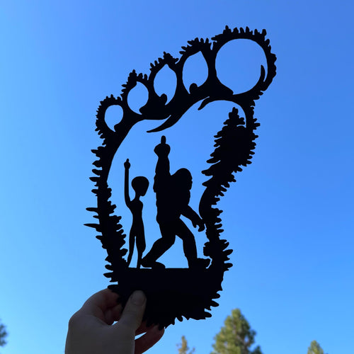 Bigfoot and Alien Middle Finger Metal Sign | Funny Sasquatch Footprint Wall Art | UFO Cabin Decor | Humor Metal Sign|Bigfoot Bird|Alien Bird