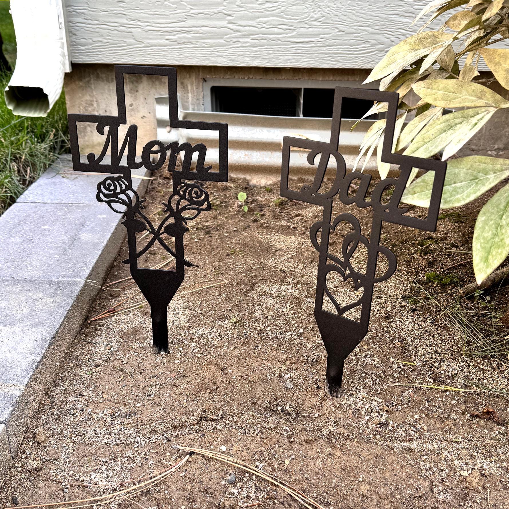 Mom and Dad Memorial Cross Set – Matching Metal Grave Markers | Outdoor Cemetery or Garden Tributes, Powder-Coated Steel Remembrance Stakes